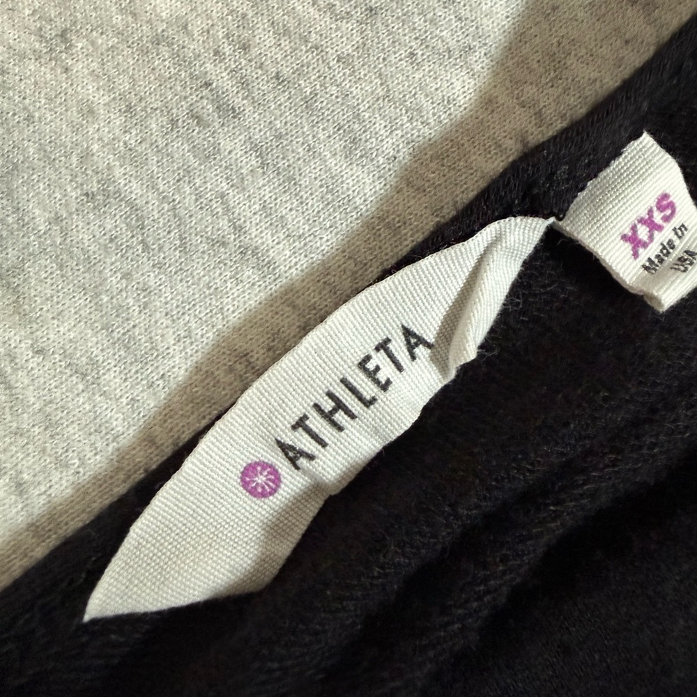 Athleta Bactrack Strappy Back Sweatshirt – Black 🖤‎ - Picture 4 of 8